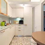 Stylish And Bright Apartment In The Center Of Milan