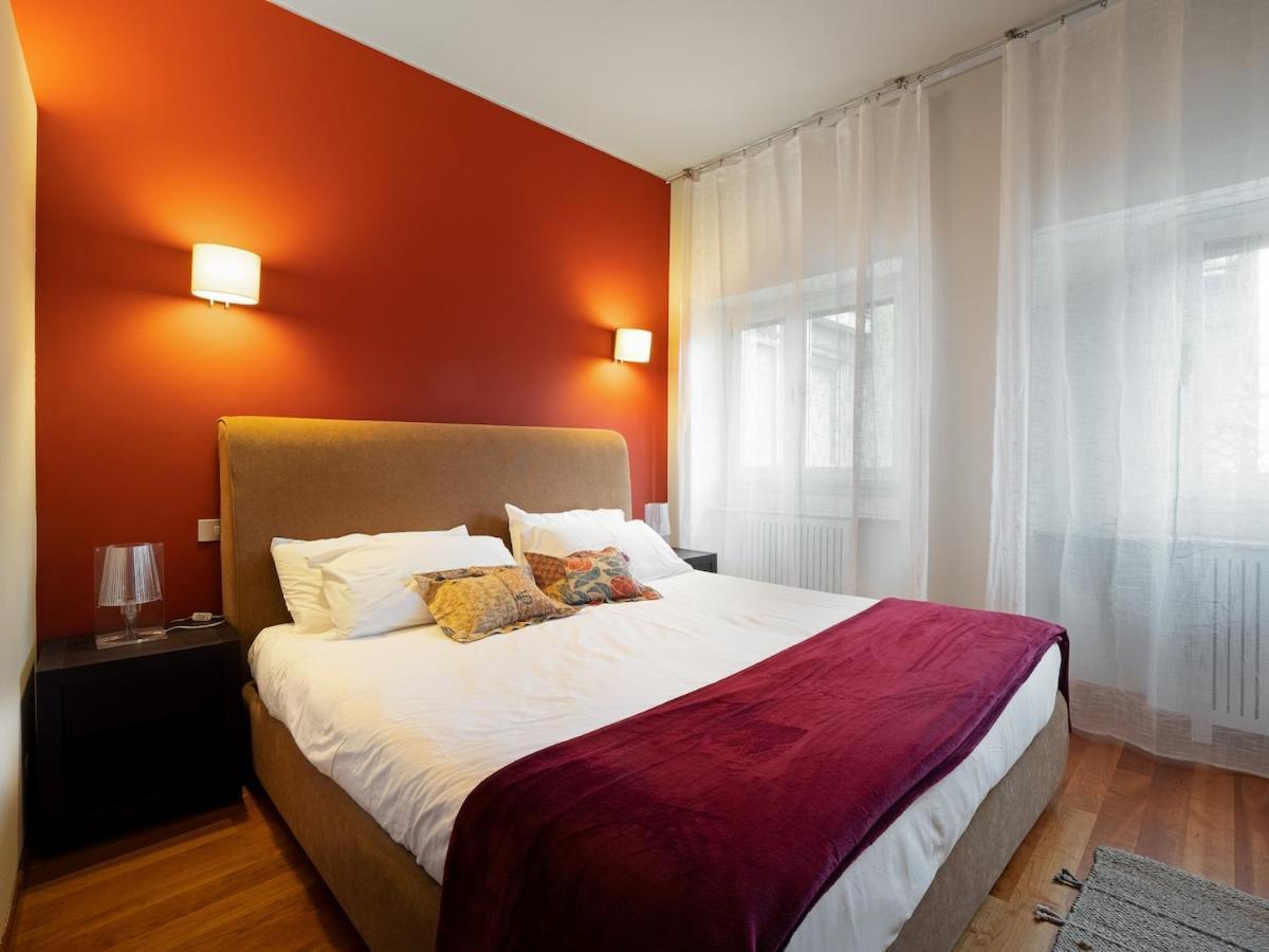 Stylish And Bright In The Center Of Apartment